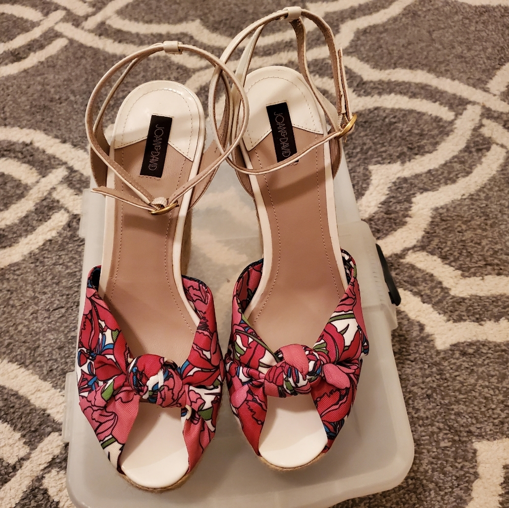 Joan & David Wedge sandals size 8.5